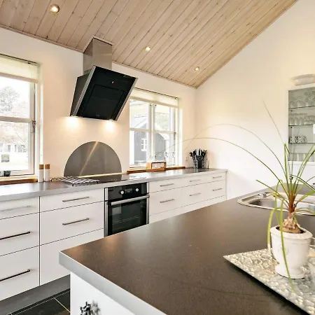 8 Person Holiday Home In Hals-By Traum 別荘