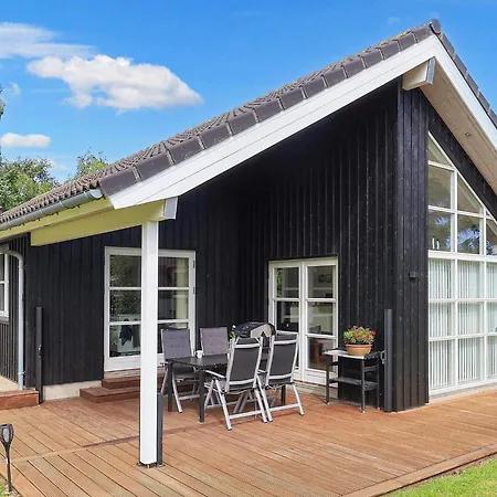 8 Person Holiday Home In Hals-By Traum *