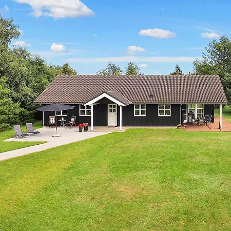8 Person Holiday Home In Hals-By Traum