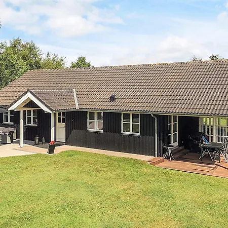 8 Person Holiday Home In Hals-By Traum 別荘