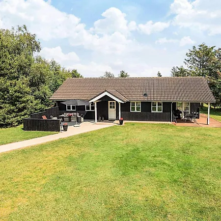 8 Person Holiday Home In Hals-By Traum